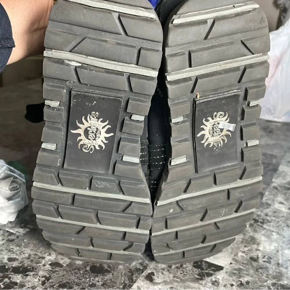 SKECHERS SHOES